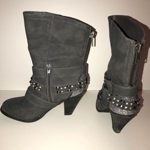 🔥🔥 GRAY BLING HEELED BOOTS